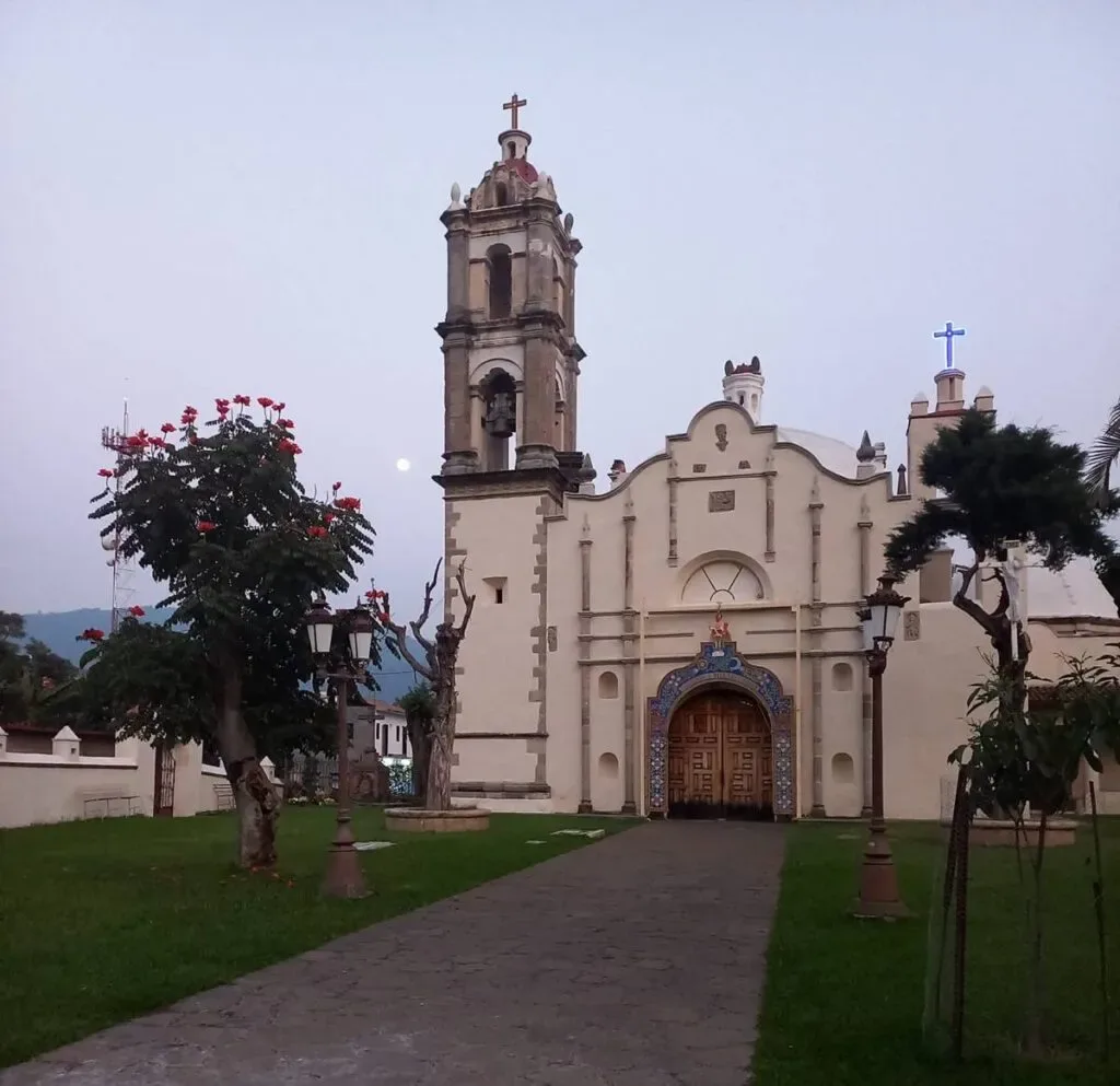 Capilla de barrio en Malinalco